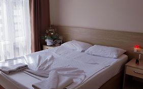 Larsens Suit Hotel